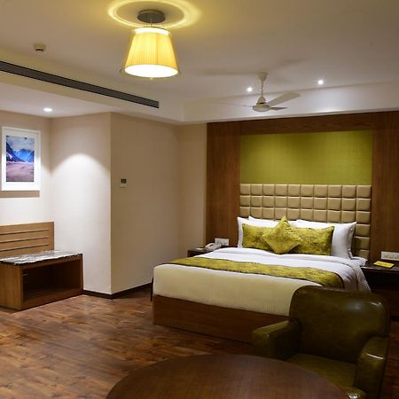 Lemon Tree Hotel סיליגורי מראה חיצוני תמונה