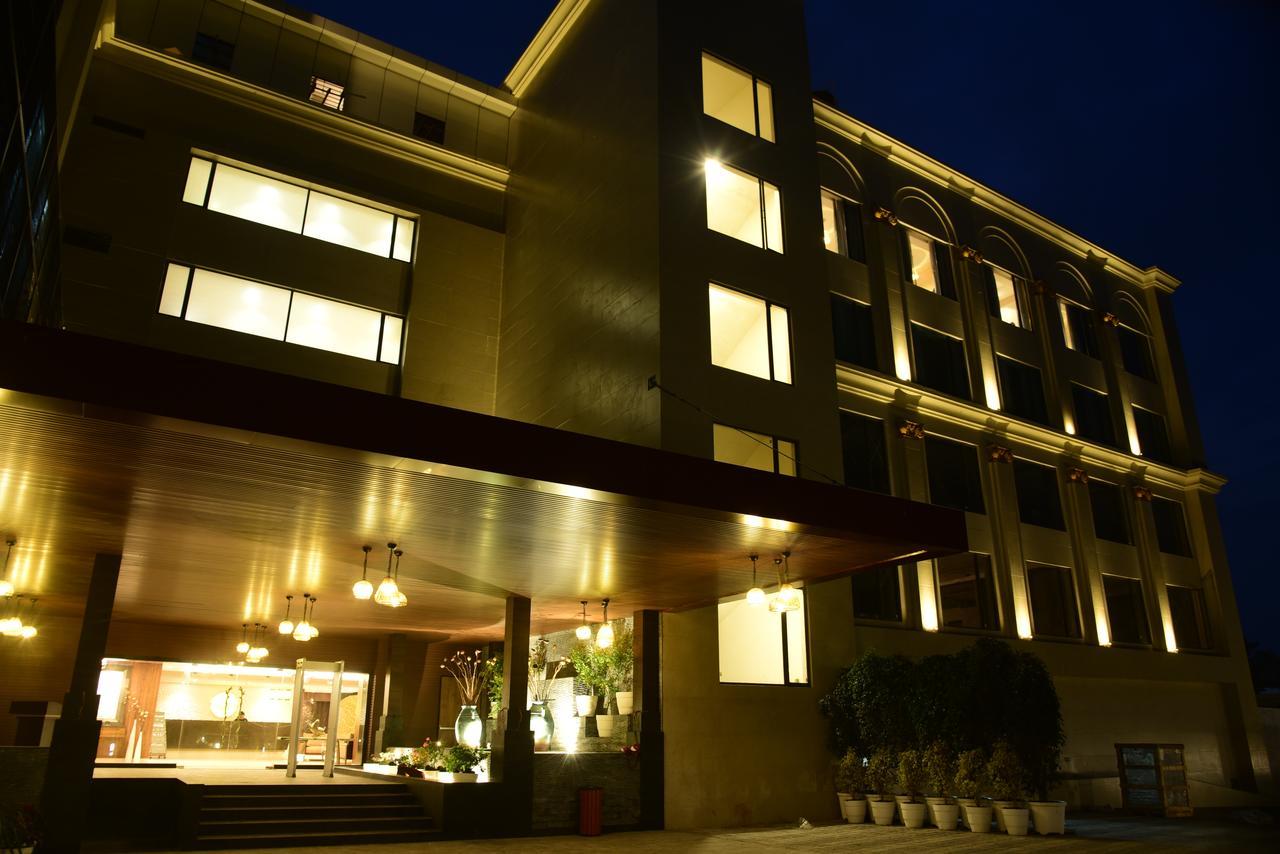 Lemon Tree Hotel סיליגורי מראה חיצוני תמונה